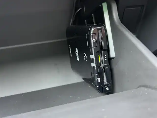 トヨタ ＧＲ８６ SZ 徳島県 2023(令5)年 0.4万km クリスタルホワイトパール 7インチナビ　NSZT-W68T/（ラジオ/BT/SD/フルセグ/DISC）/バックカメラ/コーナーセンサー/ETC/前後ドライブレコーダー/LEDヘッドライト/ドアバイザー/パドルシフト/追従式クルーズコントロール/スマートキー/スペアキー/プッシュスタート/新車時保証書/取扱説明書