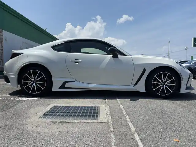 トヨタ ＧＲ８６ SZ 徳島県 2023(令5)年 0.4万km クリスタルホワイトパール 7インチナビ　NSZT-W68T/（ラジオ/BT/SD/フルセグ/DISC）/バックカメラ/コーナーセンサー/ETC/前後ドライブレコーダー/LEDヘッドライト/ドアバイザー/パドルシフト/追従式クルーズコントロール/スマートキー/スペアキー/プッシュスタート/新車時保証書/取扱説明書