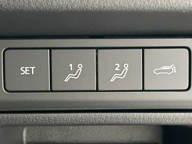 マツダ ＣＸ－６０ XD Lパッケージ 宮城県 2023(令5)年 1.5万km ロジウムホワイトプレミアムメタリック ４WD/アイアクティブセンス/・スマート・シティ・ブレーキ・サポート/・360度ビュー・モニター/・マツダ・レーダー・クルーズ・コントロール/・リア・クロス・トラフィック・アラート/・ハイビーム・コントロール・システム/・アダプティブ・LED・ヘッドライト/・車線逸脱警報システム/純正ナビ/・フルセグTV/Bluetooth/USB/・ETC/・全方位カメラ/・置くだけ充電/電動リアゲート/アイドリングストップ/電子パーキング/・オートホールド/革巻きステアリング/・ステアリングヒーター/・ステアリングリモコン/・パドルシフト/本革レザーシート/・パワーシート(運転席/助手席)/・シートヒーター(運転席/助手席)/プッシュスタート/・スマートキー/LEDヘッドライト/・オートライト/電動格納ミラー/純正アルミホイール/フロアマット