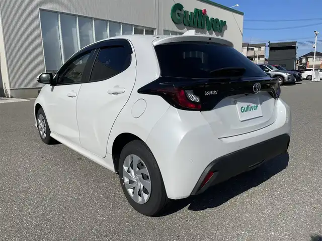 トヨタ ヤリス X 石川県 2023(令5)年 1.2万km プラチナホワイトパールマイカ ワンオーナー/純正ディスプレイオーディオ/全方位カメラ/ブラインドスポットモニター/前後ドライブレコーダー/スマートキー/プッシュスタート/電動ミラー/トヨタセーフティセンス/オートライト/保証書