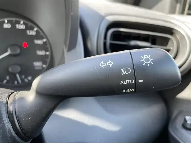 トヨタ ヤリス X 石川県 2023(令5)年 1.2万km プラチナホワイトパールマイカ ワンオーナー/純正ディスプレイオーディオ/全方位カメラ/ブラインドスポットモニター/前後ドライブレコーダー/スマートキー/プッシュスタート/電動ミラー/トヨタセーフティセンス/オートライト/保証書