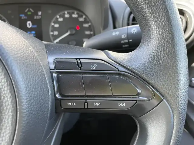 トヨタ ヤリス X 石川県 2023(令5)年 1.2万km プラチナホワイトパールマイカ ワンオーナー/純正ディスプレイオーディオ/全方位カメラ/ブラインドスポットモニター/前後ドライブレコーダー/スマートキー/プッシュスタート/電動ミラー/トヨタセーフティセンス/オートライト/保証書