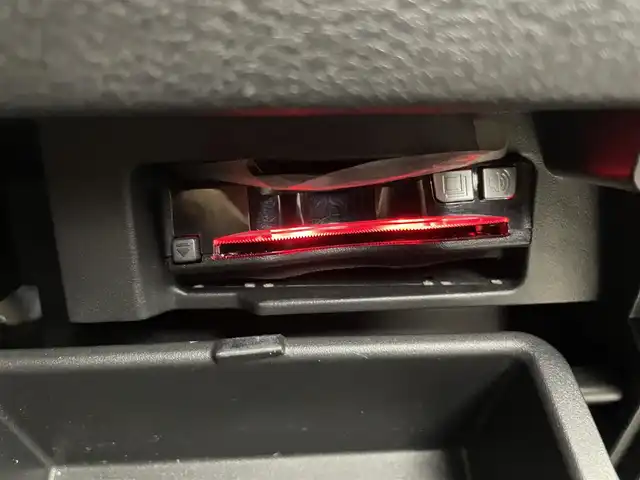 日産 セレナ ハイウェイスター V 埼玉県 2020(令2)年 7.6万km ブリリアントホワイトパール プロパイロット　社外９インチナビ　フリップダウンモニター　アラウンドビューモニター　ＢＳＩ　ＥＴＣ　前後ドライブレコーダー　レーダークルーズコントロール　ＨＤＭＩ　純正アルミホイール　オートライト