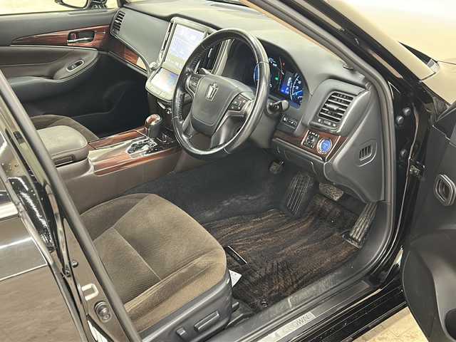 トヨタ クラウン ハイブリッド ロイヤルサルーン 道央・札幌 2014(平26)年 15.2万km ブラック 純正HDDナビ//ワンセグテレビ//バックカメラ//クルーズコントロール//ドアバイザー//プッシュスタート//パワーウィンドウ//夏タイヤ付き