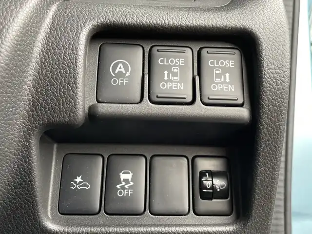 日産 デイズ ルークス X Vセレクション 千葉県 2018(平30)年 4.8万km ホワイトソリッド/アイスブルー 純正メモリナビ/(フルセグTV/AM/FM/CD/DVD/BT)/全周囲カメラ/リアサーキュレーター/衝突被害軽減システム/両側パワースライドドア/横滑り防止装置/アイドリングストップ/電動格納ミラー/純正１５インチAW/プッシュスタート/スマートキー/シートリフター/フロアマット/取扱説明書/保証書