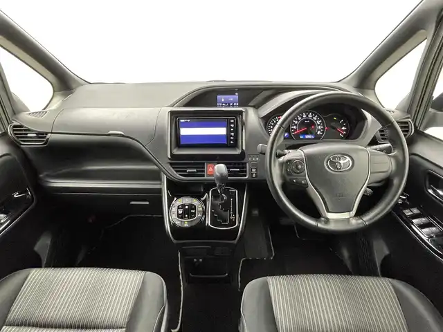 トヨタ ヴォクシー ZS 煌Ⅱ 熊本県 2019(令1)年 5.1万km イナズマスパーキングブラックガラスフレーク 純正ナビNSZT-W68T（　ＣＤ・ＤＶＤ・フルセグ・ＢＴ）/バックカメラ　/ビルトインＥＴＣ　/前後クリアランスソナー　/クルーズコントロール　/プリクラッシュセーフティ　/レーンデェパーチャアラート/横滑り防止/アイドリングストップ/純正フロアマット/純正16インチAW/オートライト/オートマチックハイビーム/LEDヘッドライト/フォグランプ/スマートキー/プッシュスタート