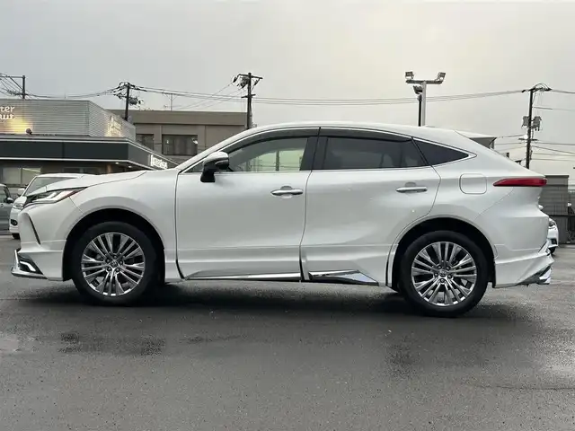 トヨタ ハリアー Z レザーパッケージ 広島県 2020(令2)年 1.8万km ホワイトパールクリスタルシャイン ワンオーナー/モデリスタエアロ（デイライト付き）/純正ナビ（Miracast/Bluetooth）/・フルセグTV（走行中視聴可）/・JBLプレミアムサウンド/全方位モニター/ETC2.0/前後ドライブレコーダー/デジタルインナーミラー/黒レザーシート/・シートヒーター/・エアシート/・パワーシート（メモリー機能付き）/衝突被害軽減ブレーキ/レーダークルーズコントロール/コーナーセンサー/車線逸脱警報/オートマチックハイビーム/ブラインドスポットモニター/ステアリングヒーター/パワーバックドア/ヘッドアップディスプレイ