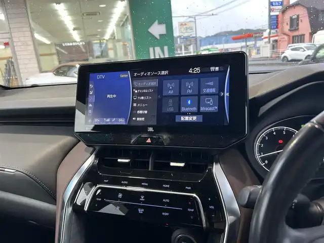 トヨタ ハリアー Z レザーパッケージ 広島県 2020(令2)年 1.8万km ホワイトパールクリスタルシャイン ワンオーナー/モデリスタエアロ（デイライト付き）/純正ナビ（Miracast/Bluetooth）/・フルセグTV（走行中視聴可）/・JBLプレミアムサウンド/全方位モニター/ETC2.0/前後ドライブレコーダー/デジタルインナーミラー/黒レザーシート/・シートヒーター/・エアシート/・パワーシート（メモリー機能付き）/衝突被害軽減ブレーキ/レーダークルーズコントロール/コーナーセンサー/車線逸脱警報/オートマチックハイビーム/ブラインドスポットモニター/ステアリングヒーター/パワーバックドア/ヘッドアップディスプレイ