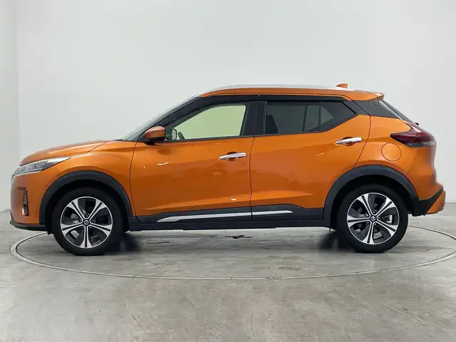 日産 キックス X 群馬県 2021(令3)年 1.3万km プレミアムコロナオレンジ 純正９型ナビ　全周囲カメラ　アダプティブクルーズコントロール　レーンキープアシスト　衝突被害軽減ブレーキ　オートマチックハイビーム　シートヒーター　インテリジェントルームミラー　ＥＴＣ　ＬＥＤ　禁煙車