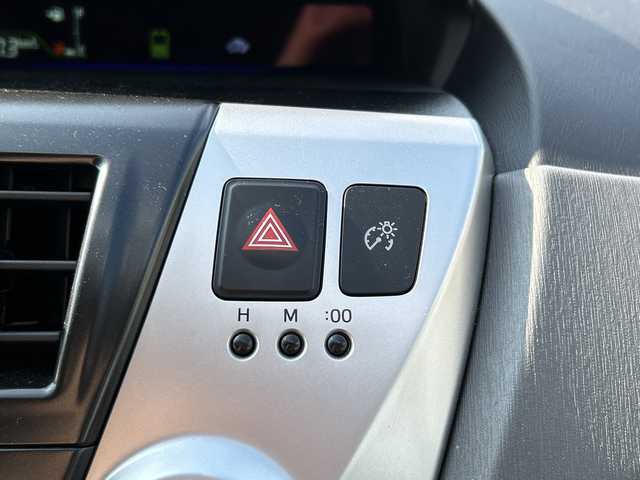 トヨタ プリウス α S ツーリングセレクション 鹿児島県 2013(平25)年 7.8万km グレーメタリック 純正ナビ/ETC/Bluetooth接続/フルセグTV/純正フロアマット/オートライト/LEDヘッドライト/スマートキー/プッシュスタート/スペアキー/純正17インチアルミホイール/横滑り防止装置/カーテンエアバッグ/取扱説明書/保証書/記録簿