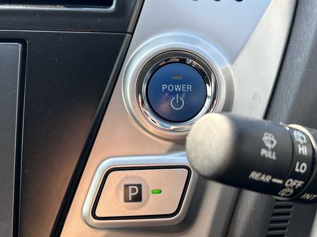 トヨタ プリウス α S ツーリングセレクション 鹿児島県 2013(平25)年 7.8万km グレーメタリック 純正ナビ/ETC/Bluetooth接続/フルセグTV/純正フロアマット/オートライト/LEDヘッドライト/スマートキー/プッシュスタート/スペアキー/純正17インチアルミホイール/横滑り防止装置/カーテンエアバッグ/取扱説明書/保証書/記録簿