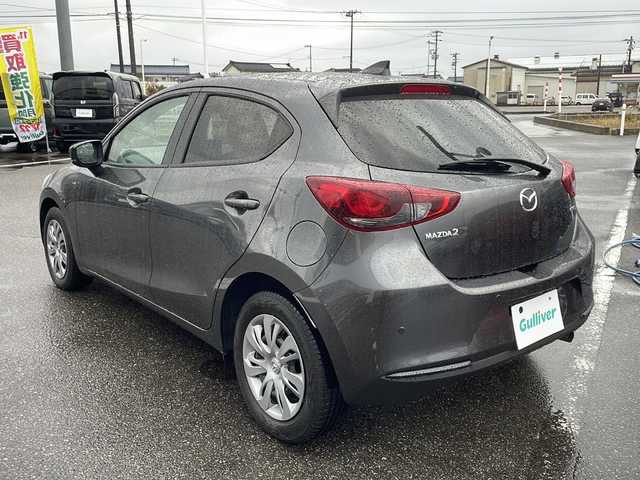 マツダ マツダ２ 15S スマートエディション 新潟県 2022(令4)年 1.5万km マシーングレープレミアムM 純正ナビ/(Bluetooth/AM/FM/CD)/アラウンドビューモニター/バックカメラ/衝突軽減システム/レーンキープアシスト/横滑り防止装置/ETC/LEDライト/電動格納ミラー/純正フロアマット/ステアリングスイッチ