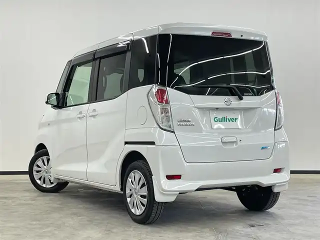 日産 デイズ ルークス X 長崎県 2015(平27)年 2.2万km ホワイトパール 純正7インチナビ　（MC315D-W）/・フルセグTV　CD/DVD/SD/AUX/Bluetooth/プッシュスタート/片側パワースライドドア/衝突軽減ブレーキ/横滑り防止/アイドリングストップ/ヘッドライトレベライザー/電動格納ミラー/ETC/バックカメラ/アラウンドビューモニター/純正フロアマット