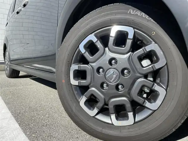 ホンダ フリード ハイブリット e:HEV クロスター 福岡県 2025(令7)年 0.7万km メテオロイドグレーメタリック 純正9型ディスプレイナビ（フルセグTV/BT）バックカメラホンダセンシングコーナーセンサーレーダークルコン両側パワスラ前後ドラレコETCBSMシートヒーター純正LEDヘッドライト純正15インチアルミホイールスマートキープッシュスタート