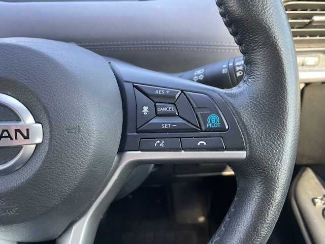 日産 セレナ ハイウェイスター V 静岡県 2020(令2)年 3.3万km ブリリアントホワイトパール ●純正ナビ/(フルセグ/CD/DVD/Bluetooth)/●レザー防水シート/●前席シートヒーター/●全方位カメラ/●プロパイロット/●ブラインドスポットモニター/●エマージェンシーブレーキ/●前後インテリジェントソナー/●電動パーキングブレーキ/●オートブレーキホールド/●LEDヘッドライト＆フォグランプ/●オートライト/●革巻きステアリング/●ステアリングスイッチ/●ステアリングヒーター/●ETC/●前方ドライブレコーダー/●電動格納ウィンカーミラー/●スマートキー/●プッシュスタート/●純正フロアマット/●純正16インチアルミホイール/●ダブル＋サイドSRS＋ABS/●車両取扱説明書/●ナビ取扱説明書