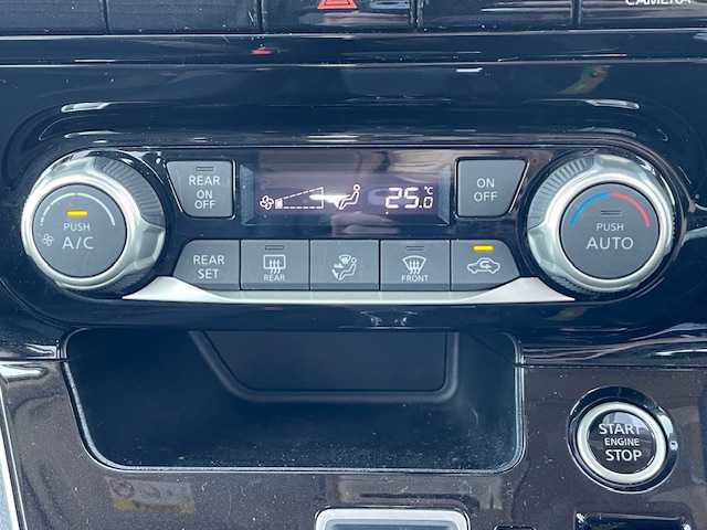 日産 セレナ ハイウェイスター V 静岡県 2020(令2)年 3.3万km ブリリアントホワイトパール ●純正ナビ/(フルセグ/CD/DVD/Bluetooth)/●レザー防水シート/●前席シートヒーター/●全方位カメラ/●プロパイロット/●ブラインドスポットモニター/●エマージェンシーブレーキ/●前後インテリジェントソナー/●電動パーキングブレーキ/●オートブレーキホールド/●LEDヘッドライト＆フォグランプ/●オートライト/●革巻きステアリング/●ステアリングスイッチ/●ステアリングヒーター/●ETC/●前方ドライブレコーダー/●電動格納ウィンカーミラー/●スマートキー/●プッシュスタート/●純正フロアマット/●純正16インチアルミホイール/●ダブル＋サイドSRS＋ABS/●車両取扱説明書/●ナビ取扱説明書