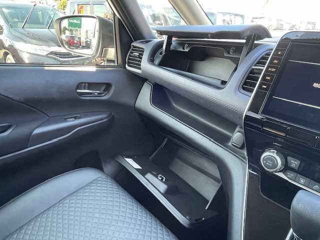 日産 セレナ ハイウェイスター V 静岡県 2020(令2)年 3.3万km ブリリアントホワイトパール ●純正ナビ/(フルセグ/CD/DVD/Bluetooth)/●レザー防水シート/●前席シートヒーター/●全方位カメラ/●プロパイロット/●ブラインドスポットモニター/●エマージェンシーブレーキ/●前後インテリジェントソナー/●電動パーキングブレーキ/●オートブレーキホールド/●LEDヘッドライト＆フォグランプ/●オートライト/●革巻きステアリング/●ステアリングスイッチ/●ステアリングヒーター/●ETC/●前方ドライブレコーダー/●電動格納ウィンカーミラー/●スマートキー/●プッシュスタート/●純正フロアマット/●純正16インチアルミホイール/●ダブル＋サイドSRS＋ABS/●車両取扱説明書/●ナビ取扱説明書