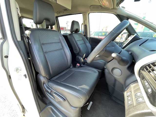 日産 セレナ ハイウェイスター V 静岡県 2020(令2)年 3.3万km ブリリアントホワイトパール ●純正ナビ/(フルセグ/CD/DVD/Bluetooth)/●レザー防水シート/●前席シートヒーター/●全方位カメラ/●プロパイロット/●ブラインドスポットモニター/●エマージェンシーブレーキ/●前後インテリジェントソナー/●電動パーキングブレーキ/●オートブレーキホールド/●LEDヘッドライト＆フォグランプ/●オートライト/●革巻きステアリング/●ステアリングスイッチ/●ステアリングヒーター/●ETC/●前方ドライブレコーダー/●電動格納ウィンカーミラー/●スマートキー/●プッシュスタート/●純正フロアマット/●純正16インチアルミホイール/●ダブル＋サイドSRS＋ABS/●車両取扱説明書/●ナビ取扱説明書