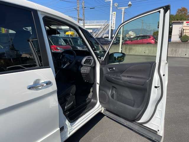 日産 セレナ ハイウェイスター V 静岡県 2020(令2)年 3.3万km ブリリアントホワイトパール ●純正ナビ/(フルセグ/CD/DVD/Bluetooth)/●レザー防水シート/●前席シートヒーター/●全方位カメラ/●プロパイロット/●ブラインドスポットモニター/●エマージェンシーブレーキ/●前後インテリジェントソナー/●電動パーキングブレーキ/●オートブレーキホールド/●LEDヘッドライト＆フォグランプ/●オートライト/●革巻きステアリング/●ステアリングスイッチ/●ステアリングヒーター/●ETC/●前方ドライブレコーダー/●電動格納ウィンカーミラー/●スマートキー/●プッシュスタート/●純正フロアマット/●純正16インチアルミホイール/●ダブル＋サイドSRS＋ABS/●車両取扱説明書/●ナビ取扱説明書