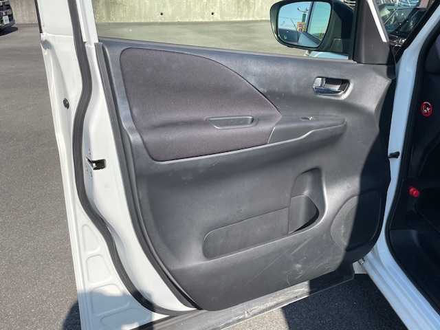 日産 セレナ ハイウェイスター V 静岡県 2020(令2)年 3.3万km ブリリアントホワイトパール ●純正ナビ/(フルセグ/CD/DVD/Bluetooth)/●レザー防水シート/●前席シートヒーター/●全方位カメラ/●プロパイロット/●ブラインドスポットモニター/●エマージェンシーブレーキ/●前後インテリジェントソナー/●電動パーキングブレーキ/●オートブレーキホールド/●LEDヘッドライト＆フォグランプ/●オートライト/●革巻きステアリング/●ステアリングスイッチ/●ステアリングヒーター/●ETC/●前方ドライブレコーダー/●電動格納ウィンカーミラー/●スマートキー/●プッシュスタート/●純正フロアマット/●純正16インチアルミホイール/●ダブル＋サイドSRS＋ABS/●車両取扱説明書/●ナビ取扱説明書