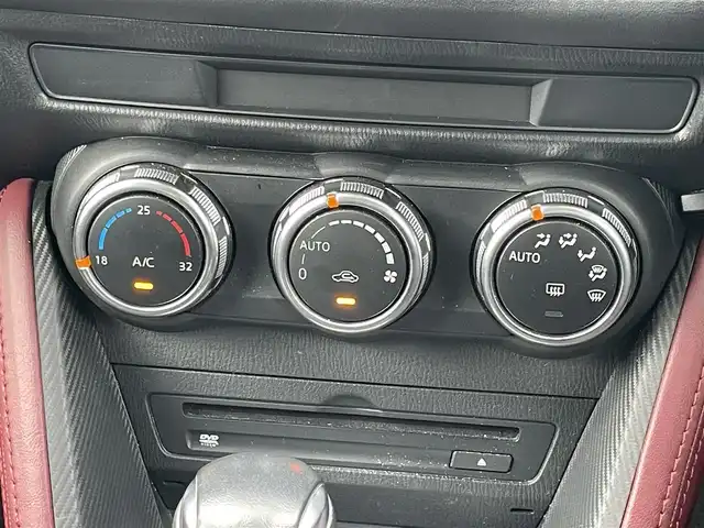 マツダ ＣＸ－３ XD ツーリング 香川県 2015(平27)年 6.2万km セラミックM i-ACTIVSENSE/・SCBS（スマート・シティ・ブレーキ・サポート）/・EBD(アンチロック・ブレーキ・システム)/・DSC（横滑り防止装置）/・HBC（ハイ・ビーム・コントロール・システム）/・BSM（ブラインド・スポット・モニタリング）/・MRCC（マツダ・レーダー・クルーズ・コントロール）/純正7インチマツダコネクトナビ/→フルセグ/CD/DVD/Bluetooth/AM/FM/AUX/USB/バックカメラ/ハーフレザーシート/LEDオートライト/革巻きステアリング/ステアリングリモコン/パドルシフト/MTモード付AT/純正18インチアルミ/純正フロアマット/ETC/アイドリングストップ/プッシュスタート/スマートキー