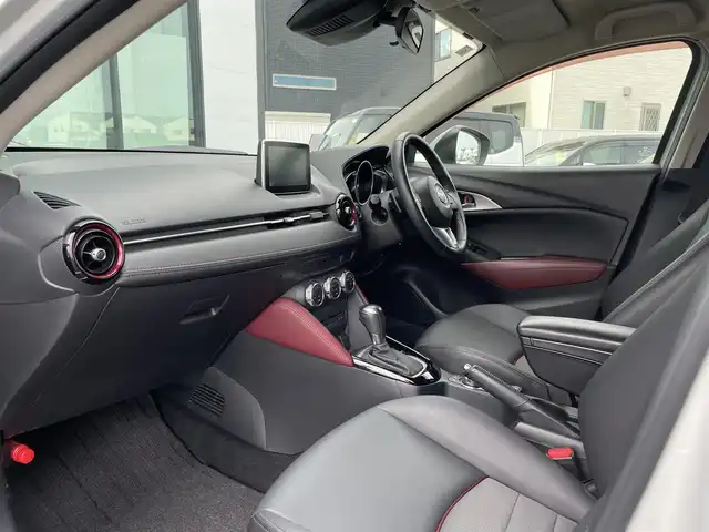 マツダ ＣＸ－３ XD ツーリング 香川県 2015(平27)年 6.2万km セラミックM i-ACTIVSENSE/・SCBS（スマート・シティ・ブレーキ・サポート）/・EBD(アンチロック・ブレーキ・システム)/・DSC（横滑り防止装置）/・HBC（ハイ・ビーム・コントロール・システム）/・BSM（ブラインド・スポット・モニタリング）/・MRCC（マツダ・レーダー・クルーズ・コントロール）/純正7インチマツダコネクトナビ/→フルセグ/CD/DVD/Bluetooth/AM/FM/AUX/USB/バックカメラ/ハーフレザーシート/LEDオートライト/革巻きステアリング/ステアリングリモコン/パドルシフト/MTモード付AT/純正18インチアルミ/純正フロアマット/ETC/アイドリングストップ/プッシュスタート/スマートキー