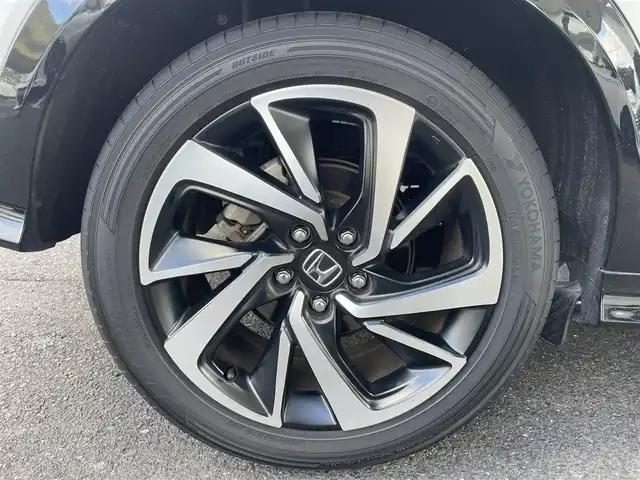 ホンダ ヴェゼル RS ホンダセンシング 長崎県 2020(令2)年 1.8万km プラチナホワイトパール ワンオーナー車両/Gathers8インチナビ（フルセグ、CD、DVD、AM、FM、BTA、USB、iPod）/バックカメラ/プッシュスタート/ビルトインETC/アイドリングストップ/電動パーキング/ブレーキホールド/アダプティブクルーズコントロール/パドルシフト/ステアリングリモコン/CMBS警報/ACC先行車検知/先行車発進お知らせ機能/路外逸脱抑制システム/レーンキープアシストシステム/標識認識機能/電格ウィンカーミラー/衝突軽減システム/横滑り防止機能/DNシートヒータ/ハーフレザー/Wエアバッグ/カーテンエアバッグ/ドアバイザー/前後ドラレコCELLSTAR/純正フロアマット/スペアキー/取説/保証書/ナビ取説