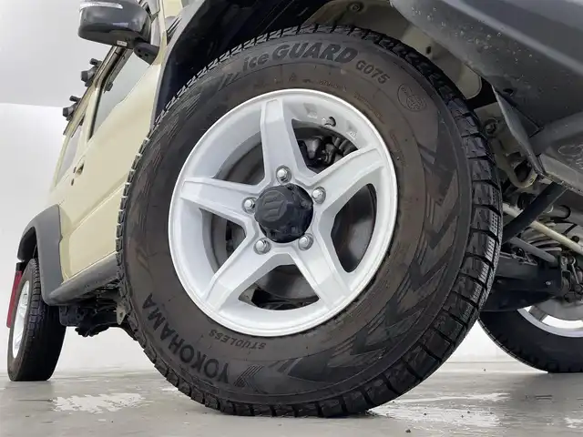 スズキ ジムニー シエラ JC 群馬県 2020(令2)年 5.7万km シフォンアイボリーメタリックブラック2トーンルーフ ルーフキャリア/純正SDナビ(CN-RZ753W)/　CD/DVD/Bluetooth/USB/フルセグTV/4WD/デュアルセンサーブレーキサポート/誤発進抑制機能/車線逸脱警報/標識認識機能/ふらつき警報機能/先行車発進お知らせ機能/オートマチックハイビーム/ヘッドライトウォッシャー/前席シートヒーター/ETC/前後ドライブレコーダー/革巻きステアリング/ステアリングスイッチ/LEDヘッドライト/プッシュスタート/スマートキー/マッドフラップ