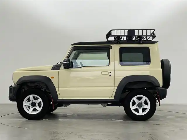 スズキ ジムニー シエラ JC 群馬県 2020(令2)年 5.7万km シフォンアイボリーメタリックブラック2トーンルーフ ルーフキャリア/純正SDナビ(CN-RZ753W)/　CD/DVD/Bluetooth/USB/フルセグTV/4WD/デュアルセンサーブレーキサポート/誤発進抑制機能/車線逸脱警報/標識認識機能/ふらつき警報機能/先行車発進お知らせ機能/オートマチックハイビーム/ヘッドライトウォッシャー/前席シートヒーター/ETC/前後ドライブレコーダー/革巻きステアリング/ステアリングスイッチ/LEDヘッドライト/プッシュスタート/スマートキー/マッドフラップ