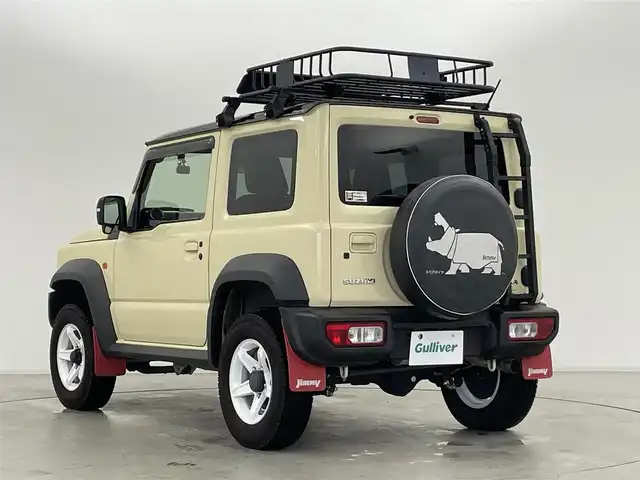 スズキ ジムニー シエラ JC 群馬県 2020(令2)年 5.7万km シフォンアイボリーメタリックブラック2トーンルーフ ルーフキャリア/純正SDナビ(CN-RZ753W)/　CD/DVD/Bluetooth/USB/フルセグTV/4WD/デュアルセンサーブレーキサポート/誤発進抑制機能/車線逸脱警報/標識認識機能/ふらつき警報機能/先行車発進お知らせ機能/オートマチックハイビーム/ヘッドライトウォッシャー/前席シートヒーター/ETC/前後ドライブレコーダー/革巻きステアリング/ステアリングスイッチ/LEDヘッドライト/プッシュスタート/スマートキー/マッドフラップ