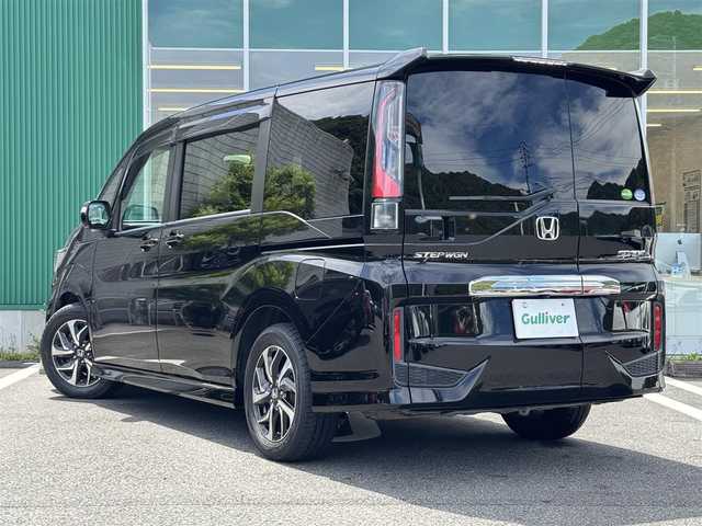 ホンダ ステップワゴン スパーダ 愛媛県 2018(平30)年 4.9万km プレミアムスパークルブラックパール 禁煙車　ストラーダ１０インチナビ　フルセグＴＶ　Ｂｌｕｅｔｏｏｔｈ　DVD バックカメラ　パワースライドドア　７人乗り　ＬＥＤヘッドライト　オートライト　パドルシフト　クルーズコントロール　ＥＴＣ　