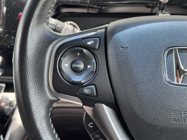 ホンダ ステップワゴン スパーダ 愛媛県 2018(平30)年 4.9万km プレミアムスパークルブラックパール 禁煙車　ストラーダ１０インチナビ　フルセグＴＶ　Ｂｌｕｅｔｏｏｔｈ　DVD バックカメラ　パワースライドドア　７人乗り　ＬＥＤヘッドライト　オートライト　パドルシフト　クルーズコントロール　ＥＴＣ　