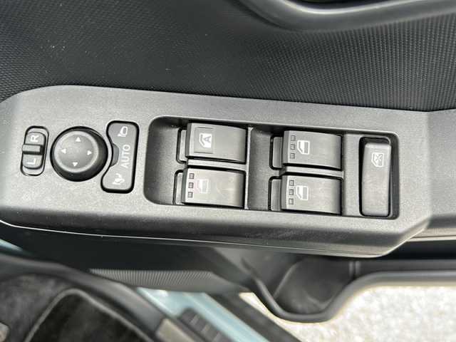 ダイハツ タフト X 沖縄県 2020(令2)年 3.8万km レイクブルーメタリック 純正ナビ/（ＡＭ／ＦＭ／ＣＤ／ＤＶＤ／ＢＴ）　/バックモニター　/フルセグＴＶ　/ガラスルーフ　/ドラレコ　/コーナーセンサー　/衝突軽減　/純正フロアマット　/パーキングアシスト　/アイドリングストップ/スマートキー