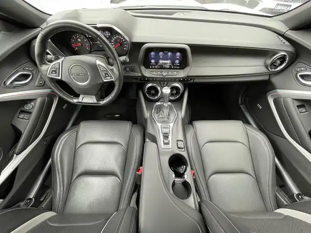 シボレー カマロ LT RS 静岡県 2019(平31)年 1.7万km 白 ワンオーナー/レザーシート/HUD/BSM/BOSEサウンド/アンビエントライト/純正ディスプレイオーディオ/(Bluetooth/CarPlay)/衝突被害軽減システム/バックカメラ/パーキングアシスト/メモリー付きパワーシート/シートヒーター/シートエアコン/スマートキー/ETC/ドライブレコーダー/純正フロアマット/純正20インチアルミホイール/保証書/取扱説明書/スペアキー/ボディーカラー(サミットホワイト)