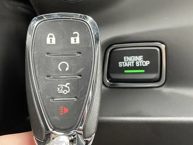 シボレー カマロ LT RS 静岡県 2019(平31)年 1.7万km 白 ワンオーナー/レザーシート/HUD/BSM/BOSEサウンド/アンビエントライト/純正ディスプレイオーディオ/(Bluetooth/CarPlay)/衝突被害軽減システム/バックカメラ/パーキングアシスト/メモリー付きパワーシート/シートヒーター/シートエアコン/スマートキー/ETC/ドライブレコーダー/純正フロアマット/純正20インチアルミホイール/保証書/取扱説明書/スペアキー/ボディーカラー(サミットホワイト)