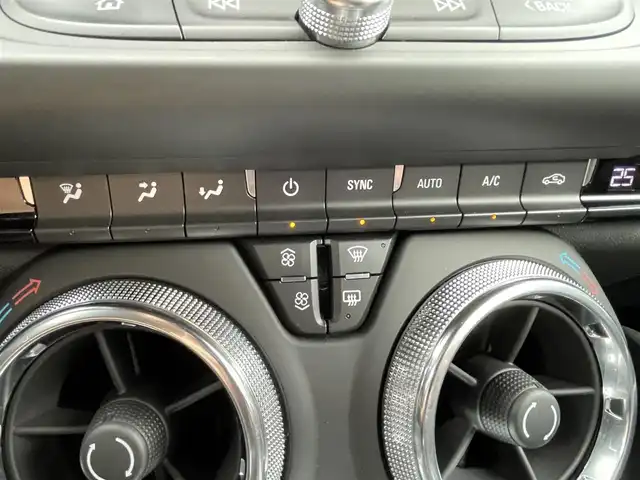 シボレー カマロ LT RS 静岡県 2019(平31)年 1.7万km 白 ワンオーナー/レザーシート/HUD/BSM/BOSEサウンド/アンビエントライト/純正ディスプレイオーディオ/(Bluetooth/CarPlay)/衝突被害軽減システム/バックカメラ/パーキングアシスト/メモリー付きパワーシート/シートヒーター/シートエアコン/スマートキー/ETC/ドライブレコーダー/純正フロアマット/純正20インチアルミホイール/保証書/取扱説明書/スペアキー/ボディーカラー(サミットホワイト)