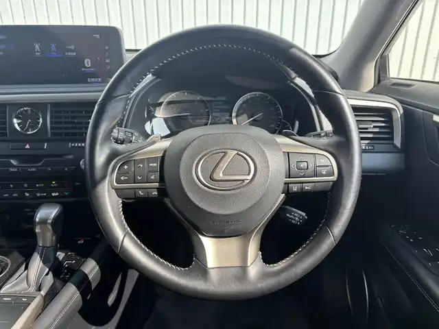 レクサス ＲＸ 300 滋賀県 2020(令2)年 3万km グラファイトブラックガラスフレーク 純正12.3型ナビ/・Bluetooth /フルセグ/・CD/DVD/バックカメラ/ムーンルーフ/革巻きステアリング/ステアリングリモコン/パドルシフト/ETC2.0/レーダークルコン/ハーフレザーシート/前席パワーシート/パワーバックドア/オートハイビーム/LEDフォグライト/AC100V/レクサスセーフティ/・レーントレーシングアシスト/・プリクラッシュセーフティ/・ロードサインアシスト/・先行車発進告知/スマートキー