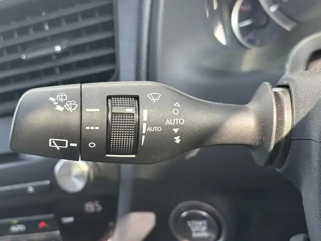 レクサス ＲＸ 300 滋賀県 2020(令2)年 3万km グラファイトブラックガラスフレーク 純正12.3型ナビ/・Bluetooth /フルセグ/・CD/DVD/バックカメラ/ムーンルーフ/革巻きステアリング/ステアリングリモコン/パドルシフト/ETC2.0/レーダークルコン/ハーフレザーシート/前席パワーシート/パワーバックドア/オートハイビーム/LEDフォグライト/AC100V/レクサスセーフティ/・レーントレーシングアシスト/・プリクラッシュセーフティ/・ロードサインアシスト/・先行車発進告知/スマートキー