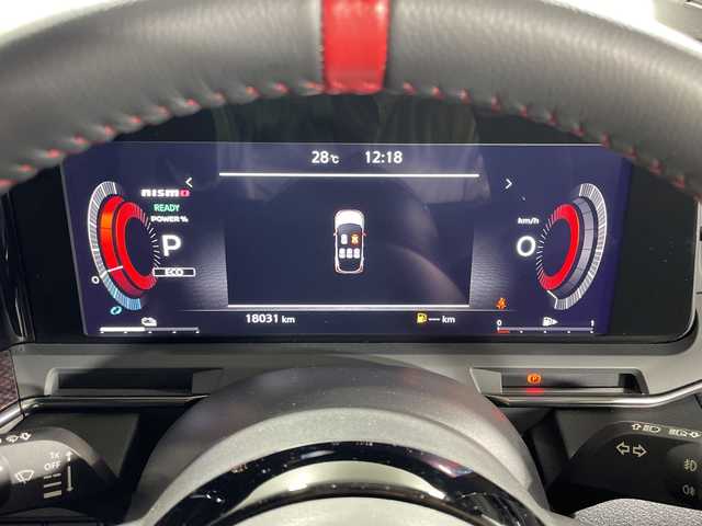 日産 オーラ ニスモ 神奈川県 2023(令5)年 1.8万km スーパーブラック 純正9型メモリーナビゲーション【MM222D-L】/フルセグ　AM FM SD　Bluetooth　HDMI/インテリジェントアラウンドビューモニター/インテリジェントルームミラー/全方位運転支援システム/インテリジェントエマージェンシーブレーキ/踏み間違い衝突防止アシスト/標識認識機能/前方衝突予測警報/車線逸脱警報/ふらつき警報/車線逸脱防止支援システム/エマージェンシーストップシグナル/後側方衝突防止支援システム/後側方車両検知警報/後退時車両検知警報/ETC2.0/革/アルカンターラ巻コンビステアリング/アドバンスドドライブアシストディスプレイ/ブラック合皮/ファブリックコンビシート/全席USBタイプA電源ソケット/純正前後ドライブレコーダー【ナビ連動】/D-MODE/電動パーキングブレーキ/オートブレーキホールド/プッシュスタート/スマートキー/アダブティブLEDヘッドランプ/オートライト/LEDフロントフォグランプ/オートハイビーム/LEDリアフォグランプ/純正サイド/リアスポイラー/純正17インチアルミホイール/スペアキー