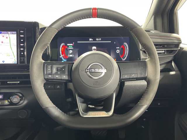 日産 オーラ ニスモ 神奈川県 2023(令5)年 1.8万km スーパーブラック 純正9型メモリーナビゲーション【MM222D-L】/フルセグ　AM FM SD　Bluetooth　HDMI/インテリジェントアラウンドビューモニター/インテリジェントルームミラー/全方位運転支援システム/インテリジェントエマージェンシーブレーキ/踏み間違い衝突防止アシスト/標識認識機能/前方衝突予測警報/車線逸脱警報/ふらつき警報/車線逸脱防止支援システム/エマージェンシーストップシグナル/後側方衝突防止支援システム/後側方車両検知警報/後退時車両検知警報/ETC2.0/革/アルカンターラ巻コンビステアリング/アドバンスドドライブアシストディスプレイ/ブラック合皮/ファブリックコンビシート/全席USBタイプA電源ソケット/純正前後ドライブレコーダー【ナビ連動】/D-MODE/電動パーキングブレーキ/オートブレーキホールド/プッシュスタート/スマートキー/アダブティブLEDヘッドランプ/オートライト/LEDフロントフォグランプ/オートハイビーム/LEDリアフォグランプ/純正サイド/リアスポイラー/純正17インチアルミホイール/スペアキー