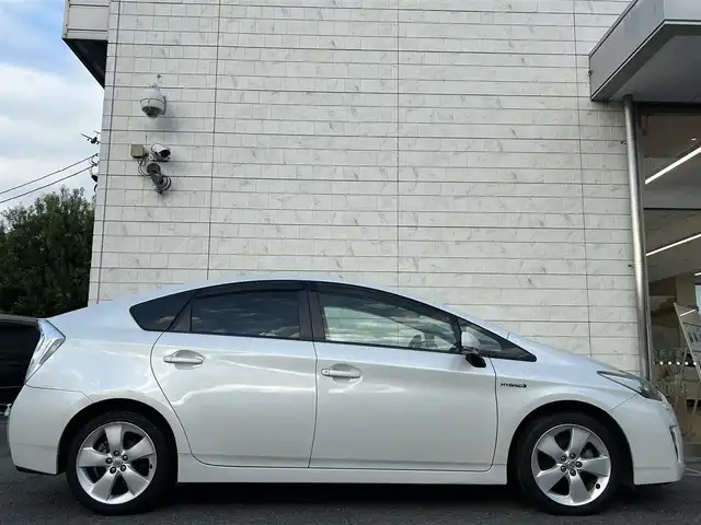 トヨタ プリウス S ツーリングセレクション 埼玉県 2009(平21)年 3.8万km パール ・ハイブリッド車/・車検R8年12月まで/・登録時走行37873km/・純正ナビゲーション/・フルセグTV/・バックカメラ/・純正17インチアルミホイール/・純正LEDヘッドライト/・ウインカードアミラー/・サイドエアバッグ/・カーテンエアバッグ/・スマートキー/・プッシュスタート/・ETC