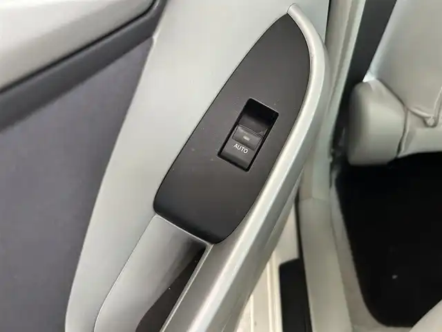 トヨタ プリウス S ツーリングセレクション 埼玉県 2009(平21)年 3.8万km パール ・ハイブリッド車/・車検R8年12月まで/・登録時走行37873km/・純正ナビゲーション/・フルセグTV/・バックカメラ/・純正17インチアルミホイール/・純正LEDヘッドライト/・ウインカードアミラー/・サイドエアバッグ/・カーテンエアバッグ/・スマートキー/・プッシュスタート/・ETC