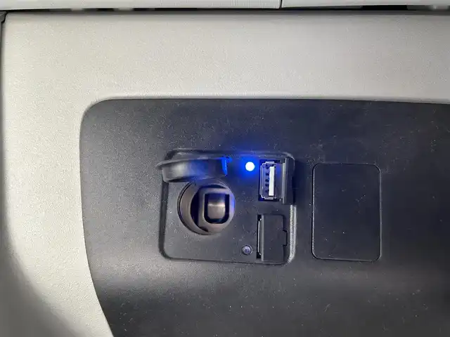 トヨタ プリウス S ツーリングセレクション 埼玉県 2009(平21)年 3.8万km パール ・ハイブリッド車/・車検R8年12月まで/・登録時走行37873km/・純正ナビゲーション/・フルセグTV/・バックカメラ/・純正17インチアルミホイール/・純正LEDヘッドライト/・ウインカードアミラー/・サイドエアバッグ/・カーテンエアバッグ/・スマートキー/・プッシュスタート/・ETC