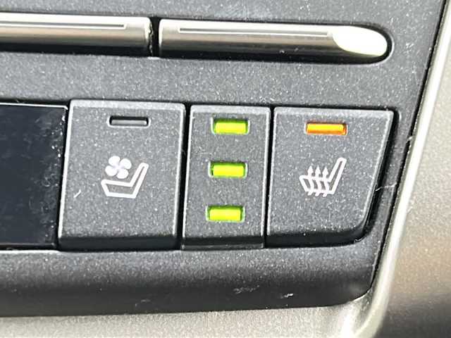 レクサス ＮＸ 300h Fスポーツ 宮城県 2020(令2)年 3.5万km ヒートブルーコントラストレイヤリング 禁煙車/ワンオーナー/パノラマガラスルーフ/レクサスセーフティシステム/・プリクラッシュセーフティ/・レーントレーシングアシスト/・レーダークルーズコントロール/・オートハイビームアシスト/純正ナビ/・CD.DVD.SD.BT.USB/フルセグTV/バックカメラ/ホワイトレザーシート/・前席パワーシート（D席メモリー付）/・前席シートヒーター/・前席エアシート/パワーバックドア/電動パーキングブレーキ/オートホールド機能/AC100V充電/ステアリングヒーター/パドルシフト/ステアリングスイッチ/ビルトインETC2.0/社外ドライブレコーダー（FR）/LEDヘッドライト/LEDフォグランプ/純正18インチアルミホイール