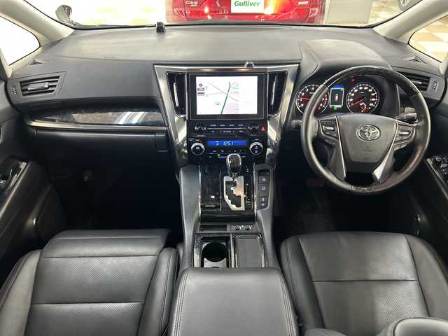 トヨタ アルファード S Cパッケージ 神奈川県 2020(令2)年 2.4万km ブラック Wムーンルーフ/純正8インチDA/・Bluetooth/フルセグ/CD/DVD/AM/FM/バックカメラ/純正12.1型フリップダウンモニター/両側パワースライドドア/トヨタセーフティーセンス/レーダークルーズコントロール/パワーシート/シートヒーター/エアシート/ビルトインETC/ステアリングスイッチ/ドライブレコーダー/純正フロアマット/パワーバックドア/スライドドアサンシェード/LEDヘッドライト/オートライト/オートマチックハイビーム/純正18インチアルミホイル/LTA/クリアランスソナー/プリクラッシュセーフティー/PKSB/PCS/PSA/先行車発進お知らせ機能