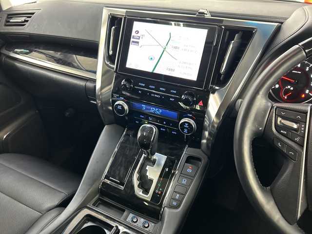 トヨタ アルファード S Cパッケージ 神奈川県 2020(令2)年 2.4万km ブラック Wムーンルーフ/純正8インチDA/・Bluetooth/フルセグ/CD/DVD/AM/FM/バックカメラ/純正12.1型フリップダウンモニター/両側パワースライドドア/トヨタセーフティーセンス/レーダークルーズコントロール/パワーシート/シートヒーター/エアシート/ビルトインETC/ステアリングスイッチ/ドライブレコーダー/純正フロアマット/パワーバックドア/スライドドアサンシェード/LEDヘッドライト/オートライト/オートマチックハイビーム/純正18インチアルミホイル/LTA/クリアランスソナー/プリクラッシュセーフティー/PKSB/PCS/PSA/先行車発進お知らせ機能