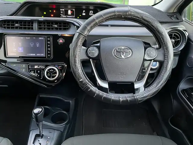 トヨタ アクア S スタイルブラック 香川県 2019(平31)年 9万km ブラックマイカ Toyota Safety Sense/・プリクラッシュセーフティ/・レーンディパーチャーアラート/・オートマチックハイビーム/・先行車発進告知機能/・インテリジェントクリアランスソナー/・パーキングサポートブレーキ/純正7インチSDナビ/→フルセグ/CD/DVD/Bluetooth/AM/FM/バックカメラ/LEDヘッドライト/社外15インチアルミ/純正フロアマット/ETC/ステアリングリモコン/プッシュスタート/スマートキー/電動格納ミラー/横滑り防止装置