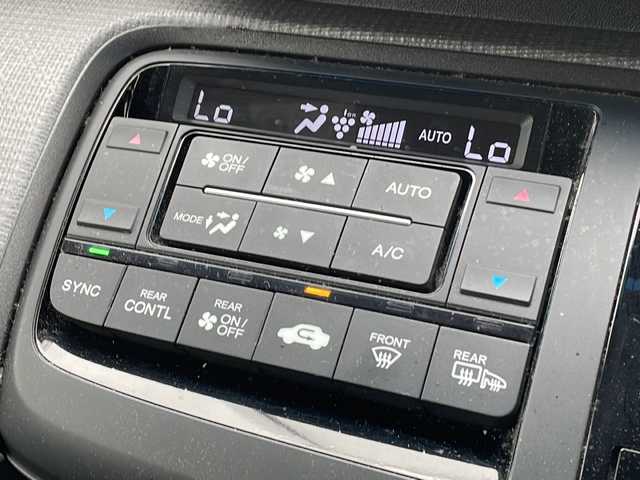 ホンダ ステップワゴン スパーダ ホンダセンシング 新潟県 2016(平28)年 9.1万km ホワイトオーキッドパール 4WD/純正9インチSDナビ(VXM-165VFNi)/CD/DVD/BT/フルセグテレビ/SDミュージックサーバー/バックカメラ/ETC/衝突被害軽減ブレーキ/レーンキープアシスト/レーダークルーズコントロール/両側パワースライドドア/パドルシフト/ステアリングスイッチ/スマートキー/プッシュスタート/LEDヘッドライト/オートライト/フォグランプ/純正16インチアルミホイール