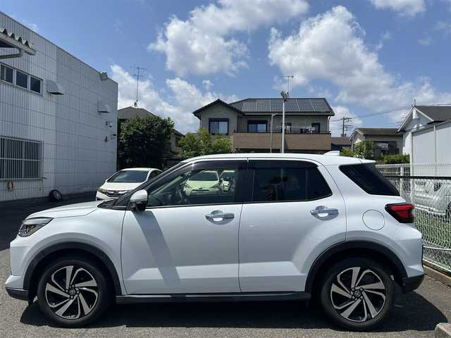 トヨタ ライズ Z 神奈川県 2021(令3)年 3.6万km シャイニングホワイトパール 純正ディーラーSDナビ/フルセグテレビ/Bluetooth/AM/FM/CD/DVD/ETC２．０/ドライブレコーダー前後/ヒートシート(D/N)/ステアリングスイッチ/レーダークルーズコントロール/横滑り防止/プリクラッシュ/コーナーセンサー/アイドリングストップ/オートライト/プッシュスタール/スマートキー/アラウンドビューモニター/フロアマット(社外)/サイドエアバッグ/盗難防止装置/革巻きステアリング/LEDヘッドライト