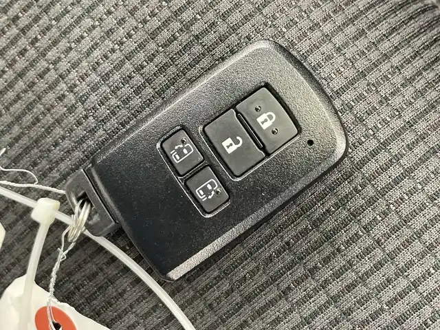 トヨタ シエンタ ファンベースG セーフティED 栃木県 2020(令2)年 1.5万km ホワイトパールクリスタルシャイン 純正ナビ/（Bluetooth/CD/ワンセグTV）/バックカメラ/フロントカメラ/サイドカメラ/全周囲カメラ/トヨタセーフティセンス/前後コーナーセンサー/ETC/前方ドラレコ/両側パワースライドドア/シートヒーター/ステアリングヒーター/ドアバイザー/オートライト/LEDヘッドライト/アイドリングストップ/横滑り防止装置/スマートキー/プッシュスタート/ステアリングスイッチ/電動格納ミラー/純正フロアマット